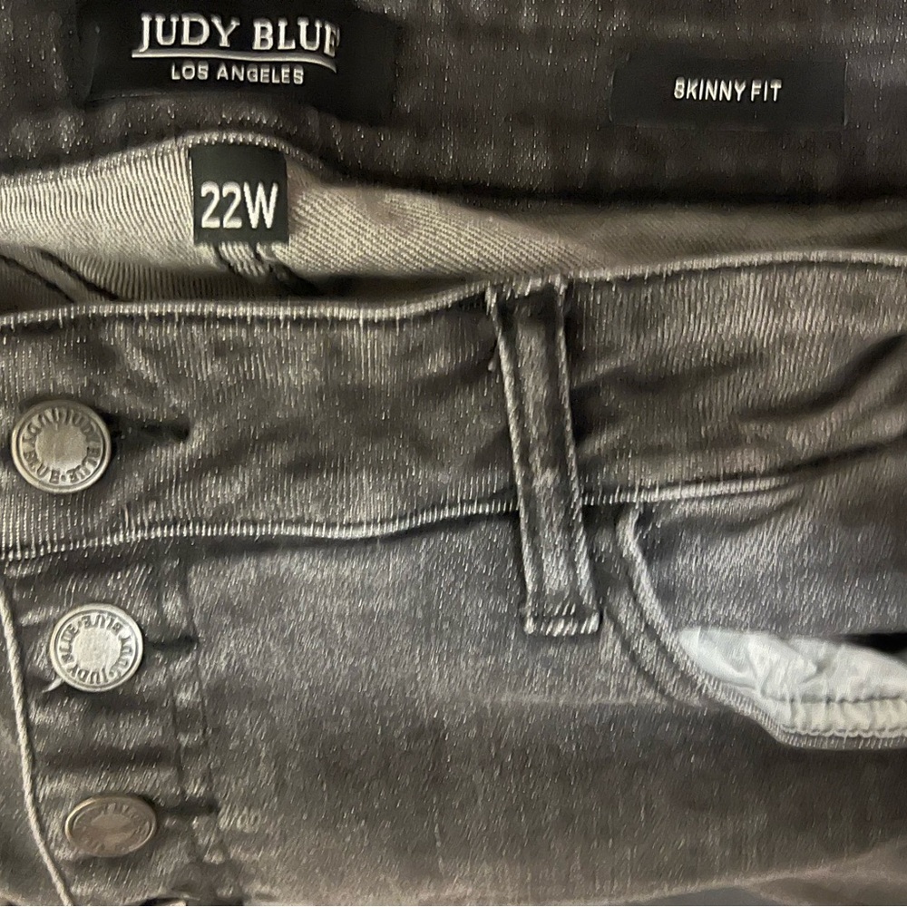 Judy Blue Black Denim Jeans with Label Detail - Picture 4 of 5